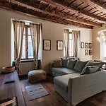 First - By Myhomeincomo شقة كومو
